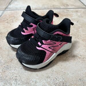 4 XW New Balance Sneakers